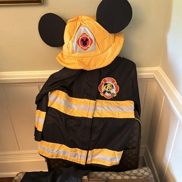 Disney Store Fireman Mickey Mouse Boys Kids Youth Halloween Costume M Medium - Picture 10 of 12